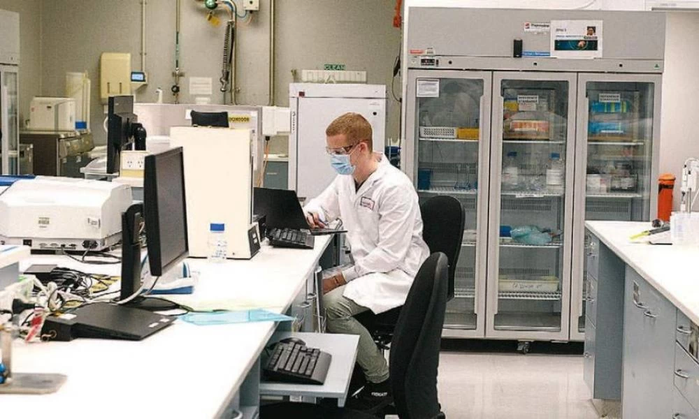 Ραγδαίες εξελίξεις για τα εμβόλια: Έκλεισε συμφωνία η Ε.Ε. με την AstraZeneca